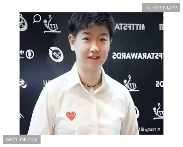 孙颖莎逛街那组照笑死我了，赛场上的钢铁少女一回商场就切换成隐藏购物模式