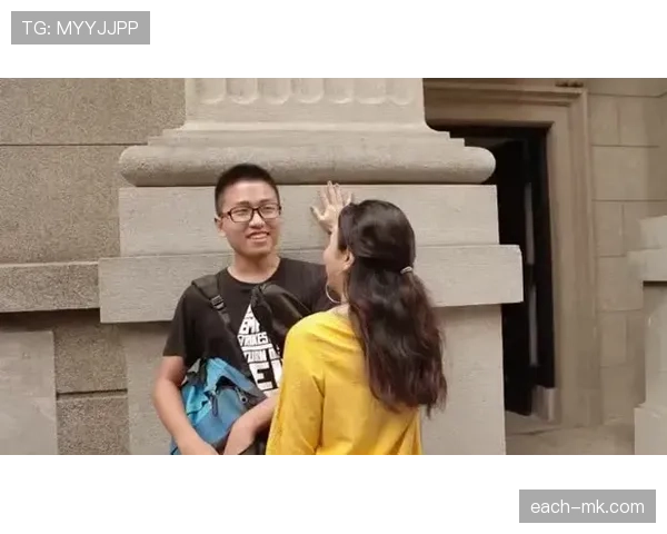程语轩路人照：家居服随便一穿拎着天价包，我笑出声